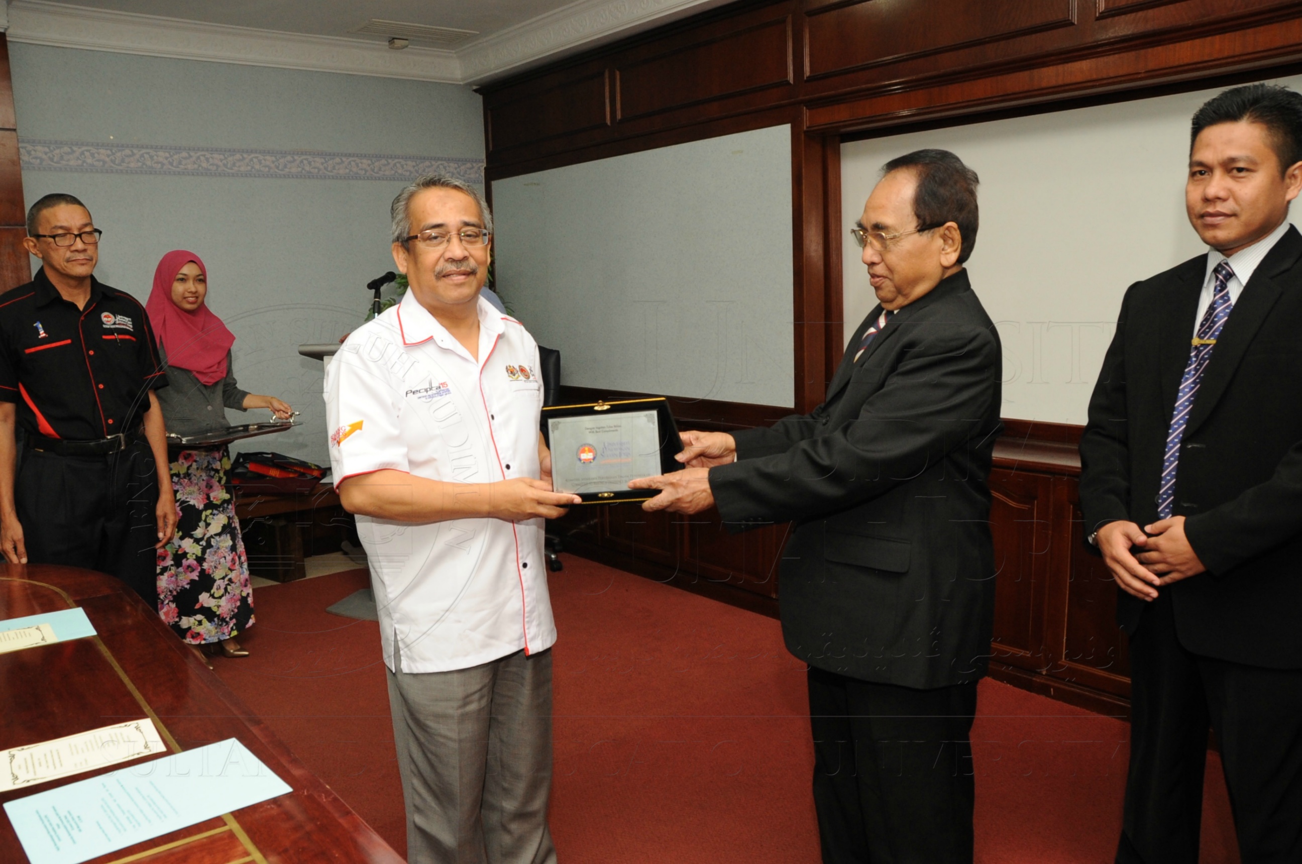 PRO16 6 Mou HAS 7899